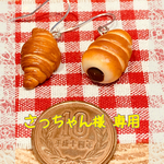 【さっちゃん様 専用】【受注製作ページ③】ミニチュアパンのピアス(フック)❤︎