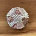 ビーズ刺繍くるみボタン（ヘアゴム/ブローチ）