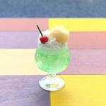 今日の喫茶店＊ぽってりレトログラスクリームソーダ＊生クリームトッピング＊メロンソーダ