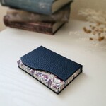 本革とリバティ生地の名刺入れ/カードケース   インディゴ × マウベリーナ