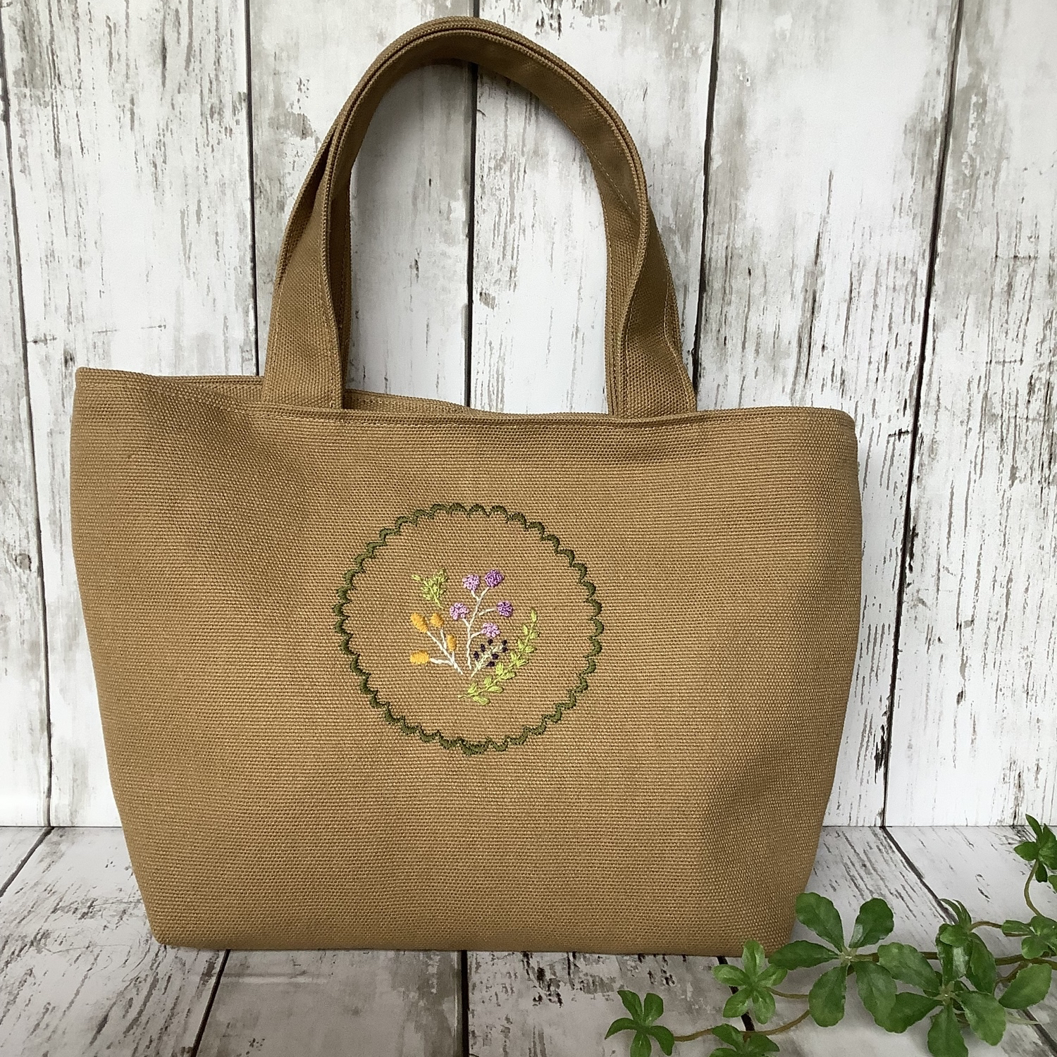 『スーちゃん』お花の刺繍入りふわふわグラニー風トートバッグ★ハンドメイド CSK542401 刺繍キット yulaのこころ躍る草花刺繍 ミニトート