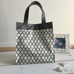 ラミネート　トートバッグ　モロッカン柄(ホワイト×ダークグレー)
