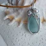 水色のシーグラスのネックレス(大きめ)