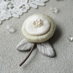 ▷新作◁ 夢見るお花の刺繍ブローチ［リーフ］