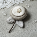 夢見るお花の刺繍ブローチ［ゴールド］