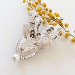 シカwhite X silver 刺繍ブローチ