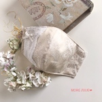 💓ワイド幅　淡ベージュオリエンタルフラワー柄コットンプリントと接触冷感ダブルガーゼキナリで作った立体マスク　オフホワイトスカラップチュールレース&コットンレース　アイボリーリボン　ポケットタイプ