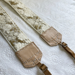 【ホワイト】　カメラストラップ　カメラショルダーストラップ　刺繍リボン