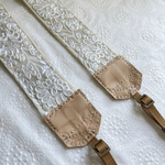 【ホワイト】　カメラストラップ　カメラショルダーストラップ　刺繍リボン