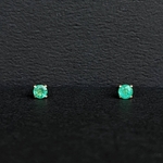 ▼エメラルド高品質AAA▼3mm▼14kgf爪付きスタッドピアス