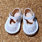 オビツ11サイズの 白のリボンシューズ　ミニチュアハンドメイドob11