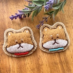 柴犬のふっくらビーズ刺繍ブローチ