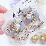 イヤリング　しゃらしゃら　フラワー　グレー　レジン　レジンイヤリング　レジンアクセサリー　レジンアクセ　お花アクセサリー　お花イヤリング　ドライフラワーアクセサリー　ドライフラワーイヤリング