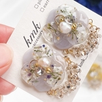 ピアス　しゃらしゃら　フラワー　グレー　レジン　レジンピアス　レジンアクセサリー　レジンアクセ　お花アクセサリー　お花ピアス　ドライフラワーアクセサリー　ドライフラワーアクセ　