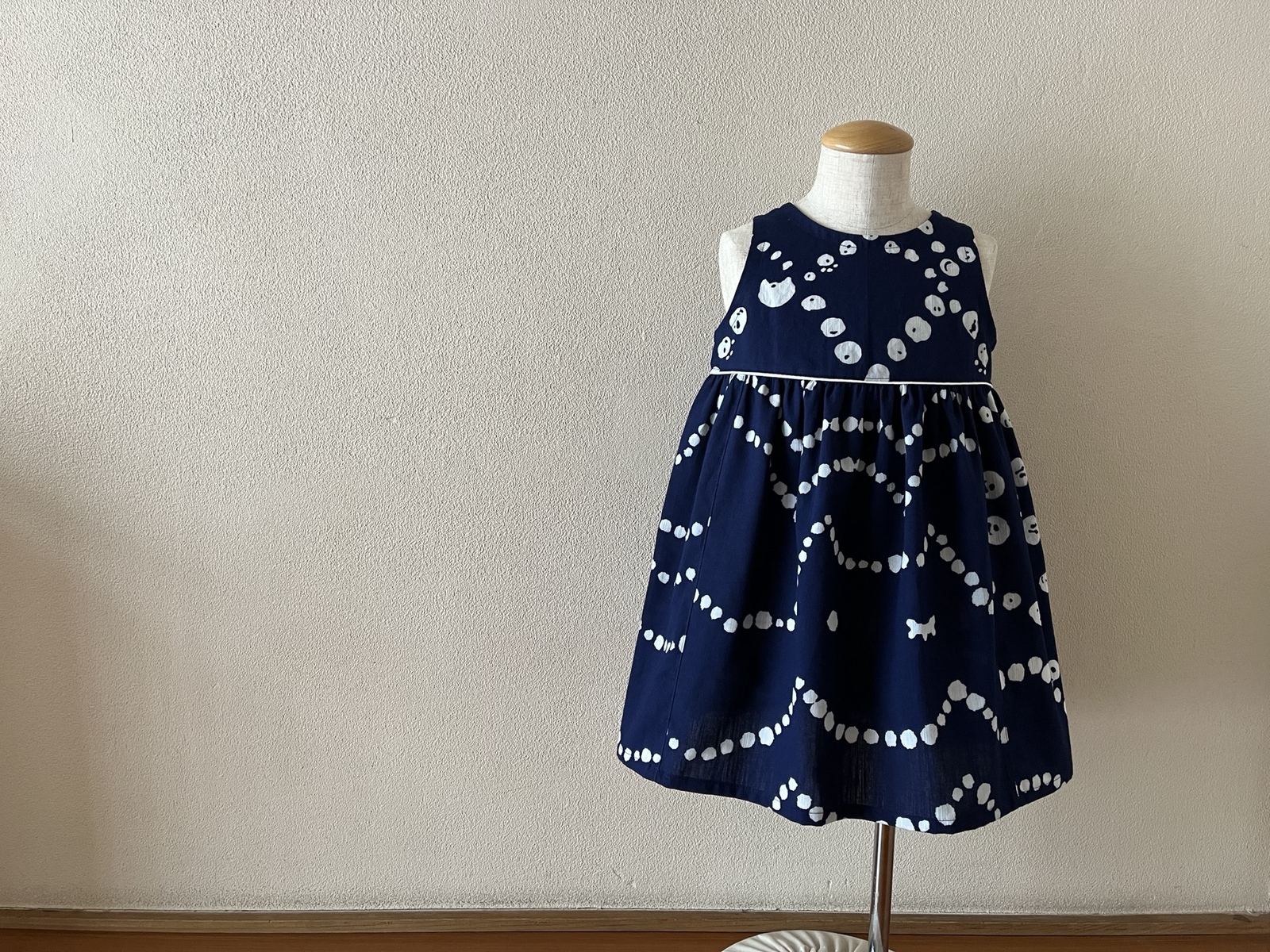 子供　浴衣地ひかえめフレアーワンピース　tsumori chisato　紺白ネコ　80～130〈受注製作〉