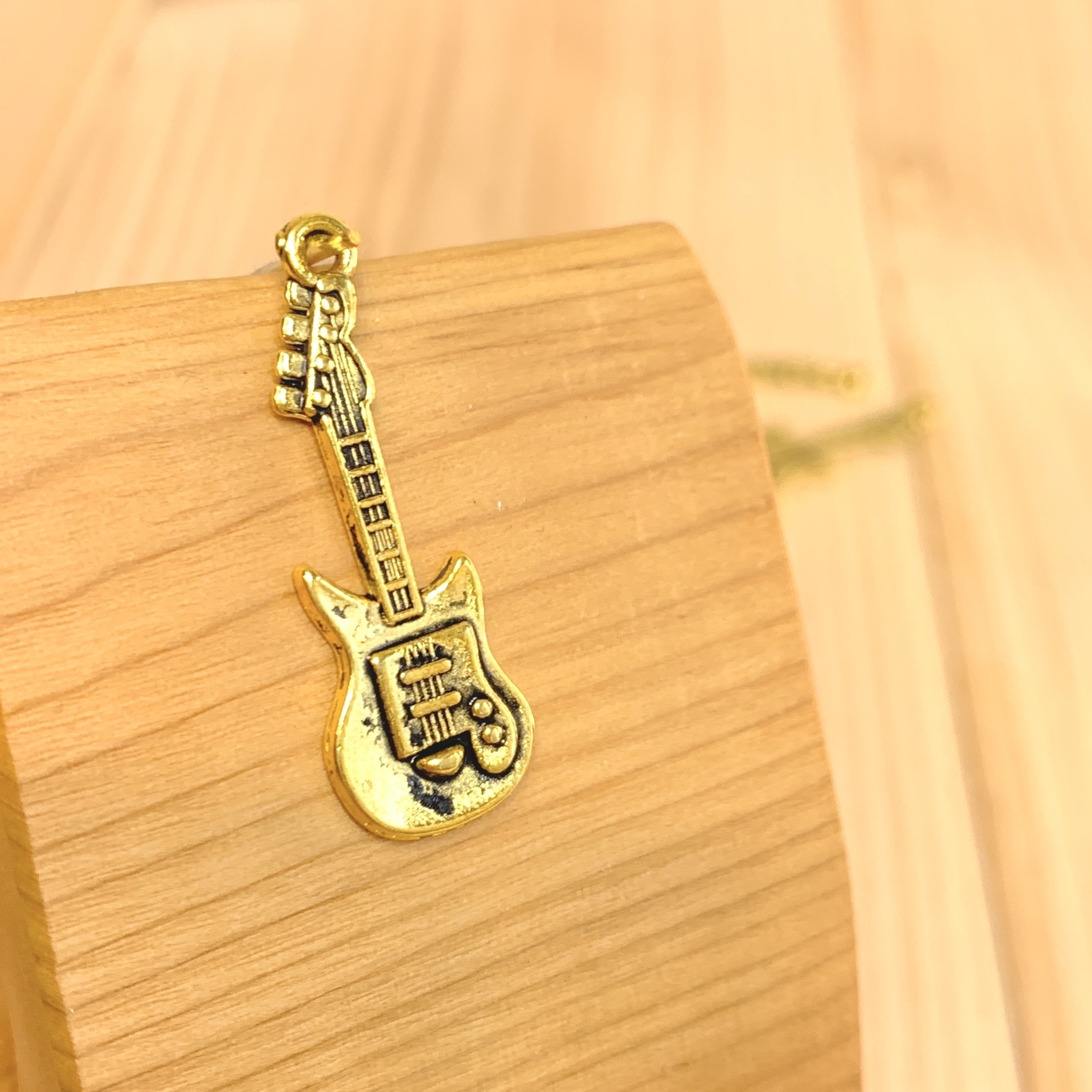 チャーム　アクセサリー　イヤリング　ピアス　ハンドメイド　ギター5個 楽天市場】カン付きチャーム フラワー ＆ シェル BLAZE