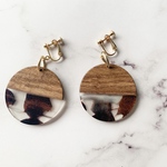 まんまるマーブルと木のイヤリング　　　ピアス変更OK