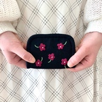 レトロなお花の手刺繍ミニ財布