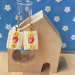 お花バナナとイチゴのピアス