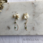 ヒスイ•お花の雫ピアス＊イヤリング　サージカルステンレスピアス＊ニッケルフリーイヤリング