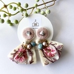 【薄ピンク】2way丸刺繍ピアス(イヤリング)