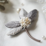 パールフラワーの刺繍ブローチ