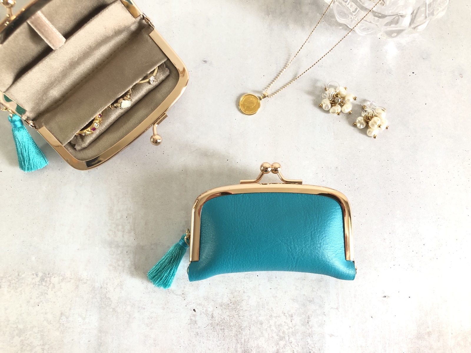 コロンと可愛い》mini アクセサリーケース 全12色 伸びるポケット 携帯