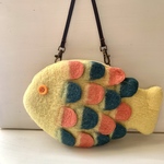 カラフルな動物のポーチ（魚×イエロー）