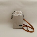 受注製作＊欲張りなスマホポシェット／ソイラテ・薄いグレージュ　　ペットボトルOK！（巾着ポシェット・巾着ショルダー・帆布）