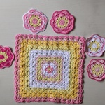 お花のコースターとドイリー