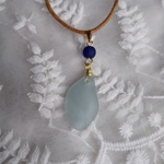 シーグラスと紺色ビーズのネックレス