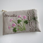 刺繍のファスナーポーチ（オキザリス）