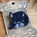刺繍ブローチ　ダーニング刺繍　フレンチブルドッグ　フレブル　手刺繍　犬のブローチ