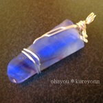♪発光します*:.｡☆..｡ フローライト（蛍石） ペンダントトップ 天然石 ≪敏感肌に安心≫ *:.｡☆..｡
