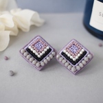 ビーズ刺繍𓍯purpleビーズ&パールsquareピアス