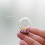  ＊丸いガラスドームの中 の お花畑  妖精 ＊蝶の羽