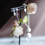 しぃ。様専用【オーダー】ゆらゆら揺れる薔薇と蝶のイヤリング