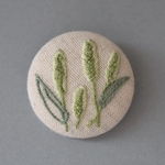 𖤣𖥧𖥣｡植物刺繍｡𖥣𖥧𖤣 エノコログサのブローチ