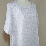★sale！★薄手のコットン素材、ポップな小花柄～ふっくらシルエットが大人可愛い～チュニック　（プリント生地）