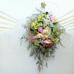 薔薇とブルーファンタジーとスターチスのスワッグ