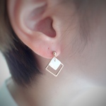 Wスクエアのシンプルピアス