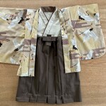 【完成品】80ｃｍ　男の子　ベージュ鶴羽織＆薄茶袴風ロングスカート 初節句、お正月、お誕生日、出産祝い、結婚式に　