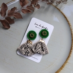 【sale】刺繍リボンと鮮やかグリーンのタッセルピアス