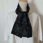 送料込♡接触冷感・薄くて便利💕Wガーゼの長めの手ぬぐい・花柄/ブラック