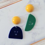 半円カラフルピアス