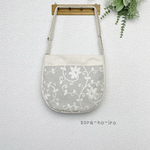 荷物いっぱい！斜めがけショルダーバッグ♪ イギリス輸入の刺繍生地＊A4