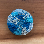 ビーズ刺繍くるみボタン（ヘアゴム/ブローチ）