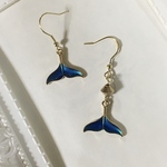 イルカの尾　アシンメトリー ピアス