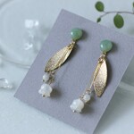 ＊瑞々しいアベンチュリンと愛らしいスズランのピアス＊イヤリングに変更可能＊