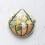 【Hanging Flower Basket】刺繍 ブローチ 38mm